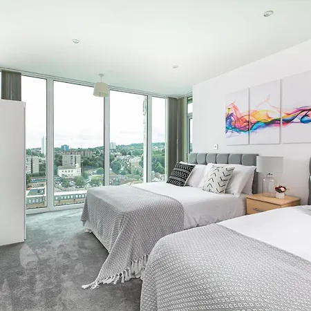 Skyvillion - 3bed Penthouse Near Airport, O2 Arena, Excel Centre With Parking *