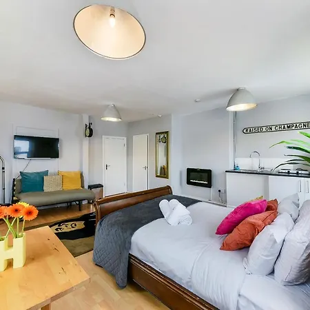 Bob Marley Studio - Shoreditch Near Liverpool Street