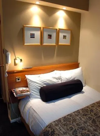 The Manor 3* Hillingdon