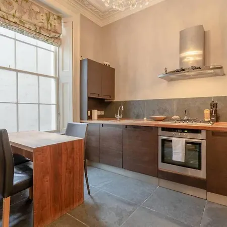 Perfect Family In South Kensington Apartment *