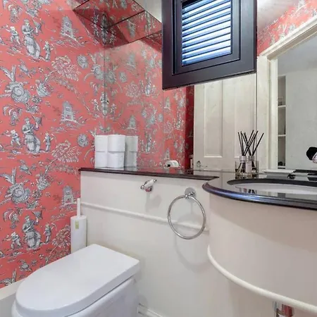 Perfect Family In South Kensington