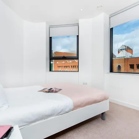 The Hub Harrow Modern City Center Apartments *