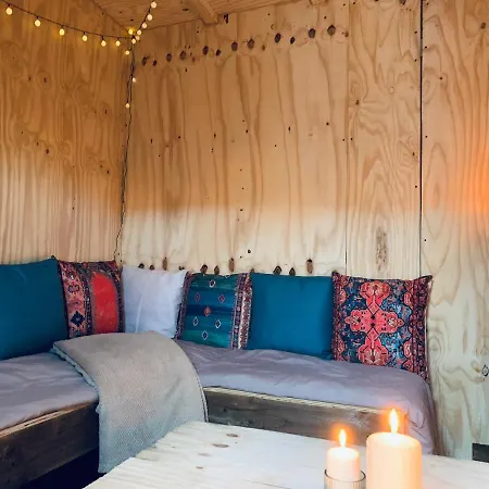 35 Mins To London. 3 Bedrooms. 2 Bathrooms With Garden *