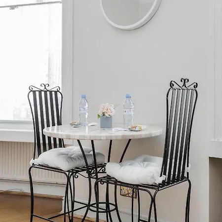 Oxford Street Homestay London