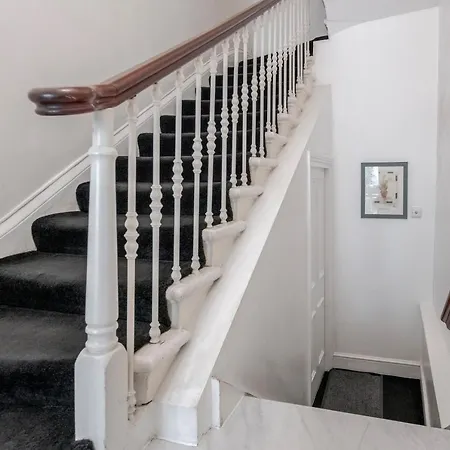 Oxford Street Homestay London