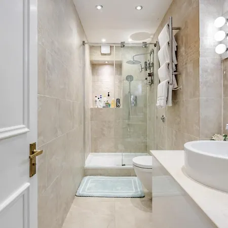 Oxford Street Homestay London
