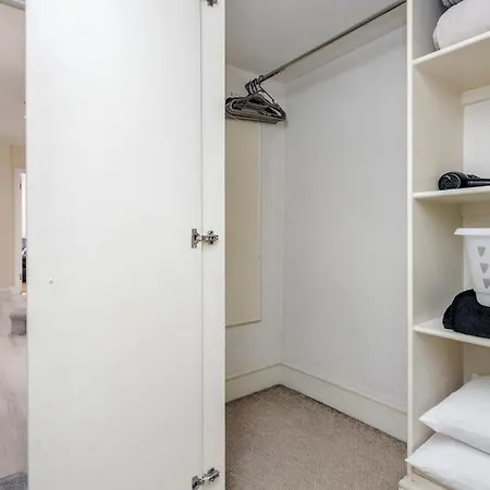 Oxford Street Homestay London