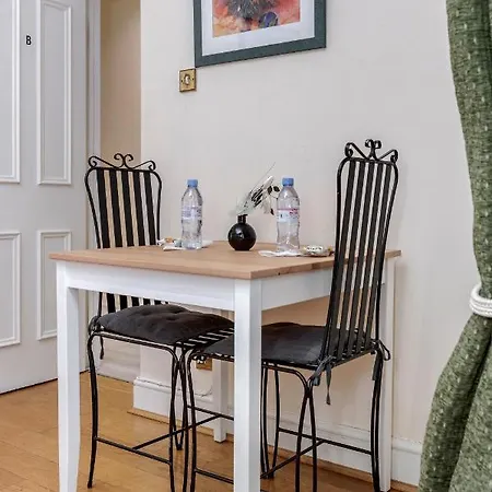 Oxford Street Homestay London
