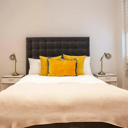 Bright Chelsea Garden Nest Apartment *