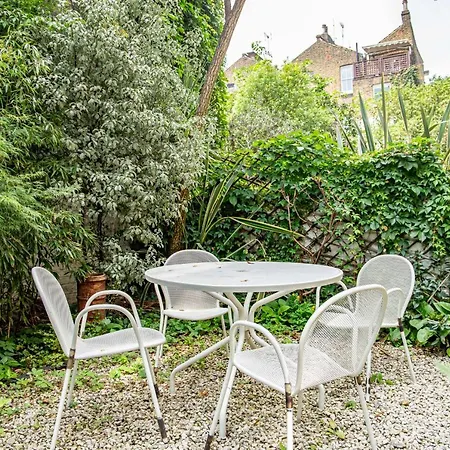 Bright Chelsea Garden Nest *