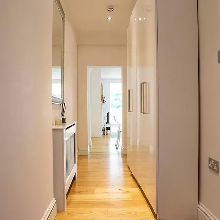 Bright Chelsea Garden Nest Apartment