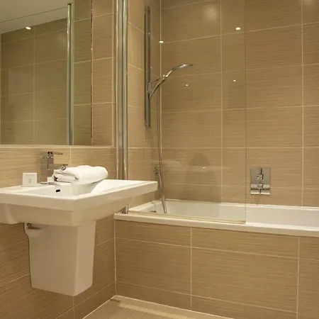 Bright Chelsea Garden Nest Apartment London