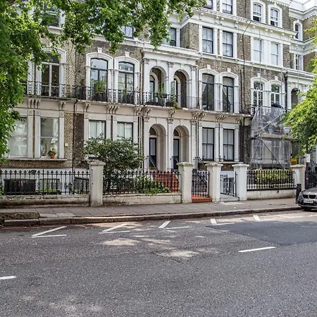 Bright Chelsea Garden Nest Apartment