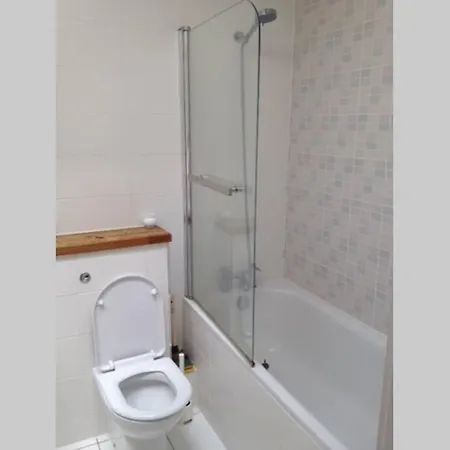 Apartment Charming Flat In Golders Green With Parking Space London