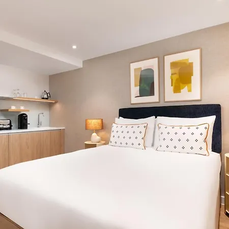 The Lincoln Aparthotel London