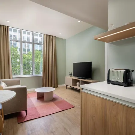 The Lincoln Aparthotel London