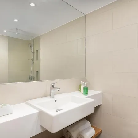 The Lincoln Aparthotel London