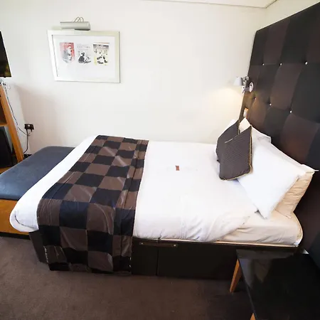 Treehouse Hotel 4*