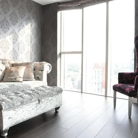 Luxurious 1 Bedroom With Gym And Roof Terrace *