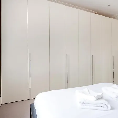 Apartment Stunning One Bedroom In Location *