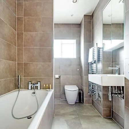 Stunning One Bedroom In Location *