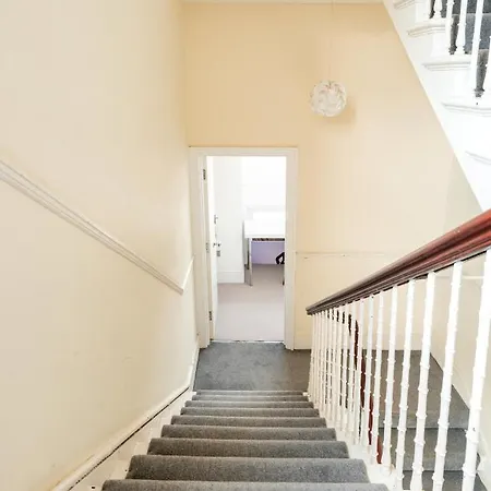 Apartment Stunning One Bedroom In Location *