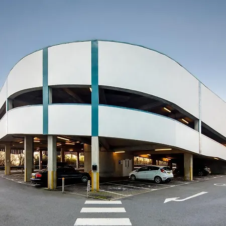Ibis Budget London Heathrow Terminal 5 הית'רו