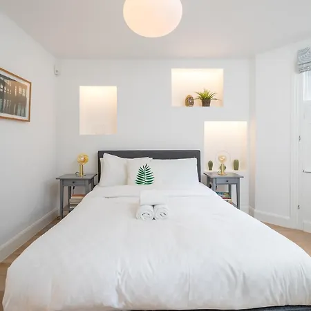 Stylish Flat With Garden In Notting Hill London
