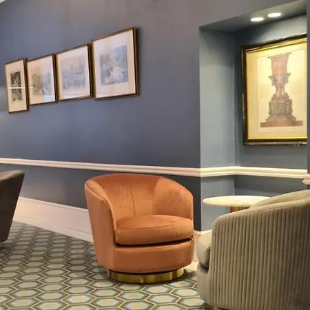 Hotel Commodore