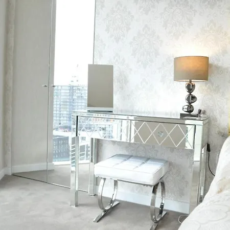 Luxurious 1 Bedroom With Gym And Roof Terrace * London