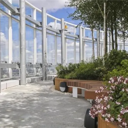 Luxurious 1 Bedroom With Gym And Roof Terrace London