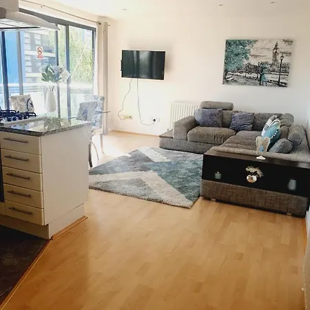 Luxury Canary Wharf With Free Parking Apartment London