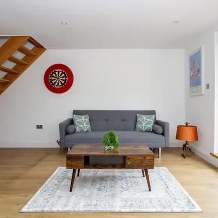 Apartment Spacious 3 Bedroom With Large Balcony