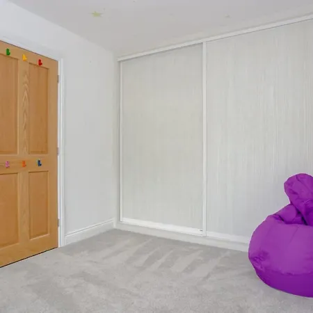 Spacious 3 Bedroom With Large Balcony *