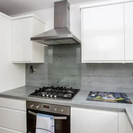 Spacious 3 Bedroom With Large Balcony Apartment *