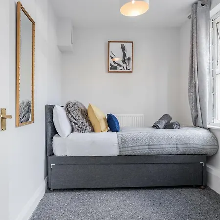 Stunning 2-bed Apt - Free Parking - Camden - - Zoo - Shop - Events Apartment