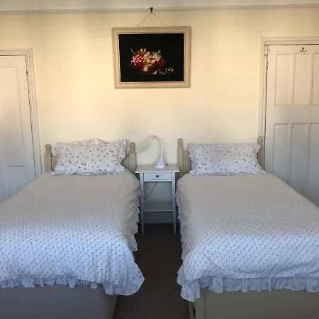 Kew Gardens & National Archives Homestay