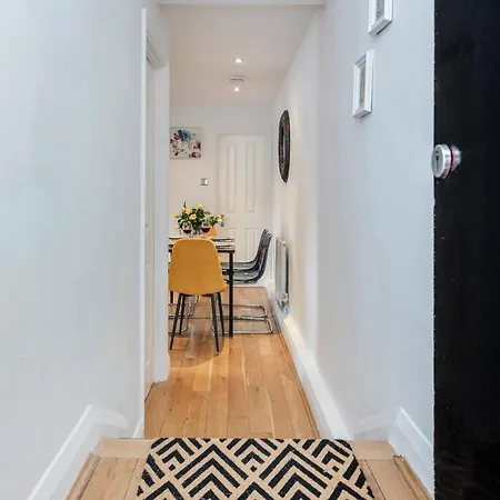 Stunning 2-bed Apt - Free Parking - Camden - - Zoo - Shop - Events Apartment London