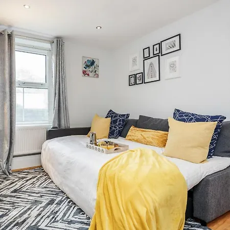 Stunning 2-bed Apt - Free Parking - Camden - - Zoo - Shop - Events Apartment *