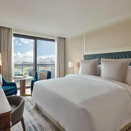 Jumeirah Carlton Tower Hotel