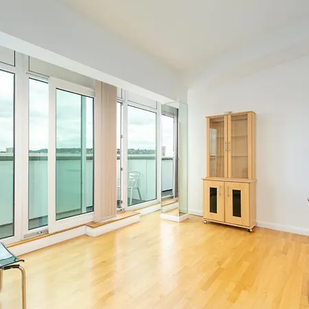 Apartment Skyvillion - 3bed Penthouse Near Airport, O2 Arena, Excel Centre With Parking