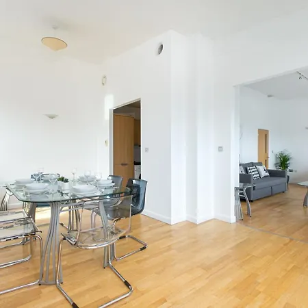 Skyvillion - 3bed Penthouse Near Airport, O2 Arena, Excel Centre With Parking *