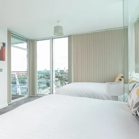 Skyvillion - 3bed Penthouse Near Airport, O2 Arena, Excel Centre With Parking *