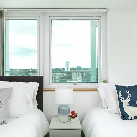 Skyvillion - 3bed Penthouse Near Airport, O2 Arena, Excel Centre With Parking * London