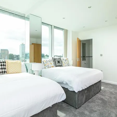 Skyvillion - 3bed Penthouse Near Airport, O2 Arena, Excel Centre With Parking Apartment London