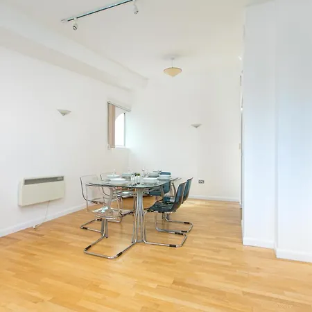 Apartment Skyvillion - 3bed Penthouse Near Airport, O2 Arena, Excel Centre With Parking