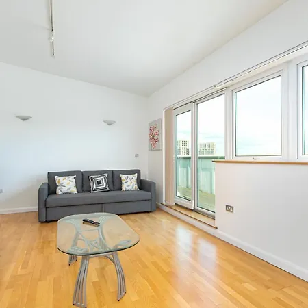 Skyvillion - 3bed Penthouse Near Airport, O2 Arena, Excel Centre With Parking *