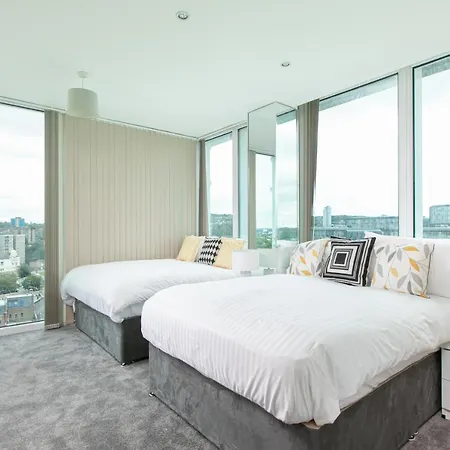 Apartment Skyvillion - 3bed Penthouse Near Airport, O2 Arena, Excel Centre With Parking