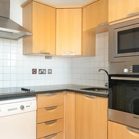 Skyvillion - 3bed Penthouse Near Airport, O2 Arena, Excel Centre With Parking Apartment