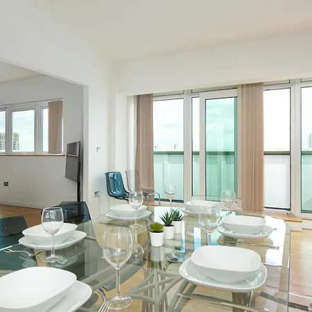 Skyvillion - 3bed Penthouse Near Airport, O2 Arena, Excel Centre With Parking Apartment *